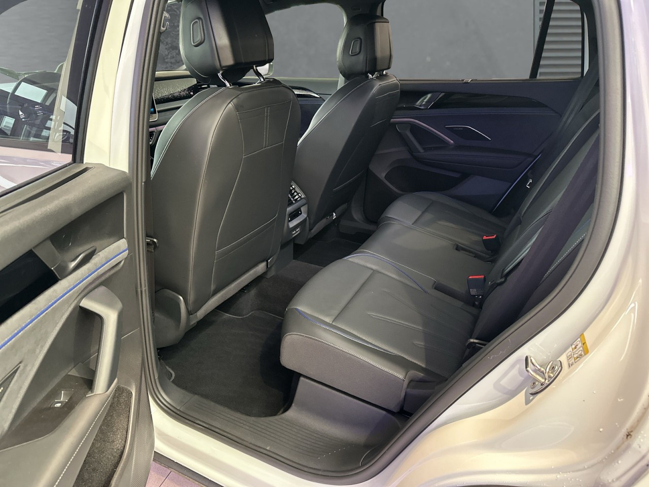 VW - Tayron 1.5 TSI eHybrid Automatik R-Line Navi+Pano+AHK_2