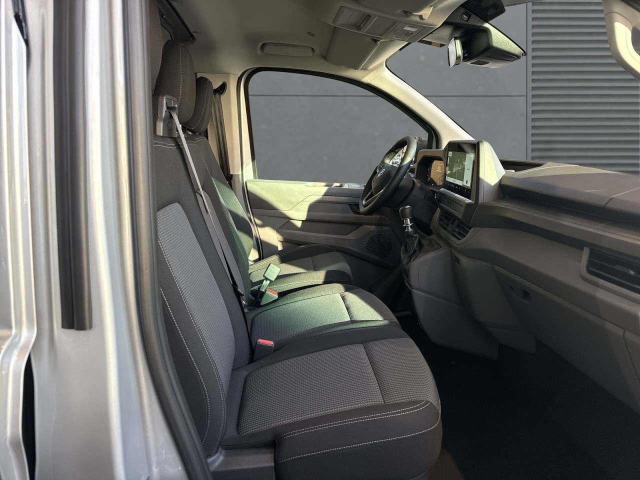 VW - NFZ Transporter Kasten Motor: 2,0 l TDI 110 kW Getriebe: 6-Gang-Schaltgetriebe Radstand: 3100 mm KR_2