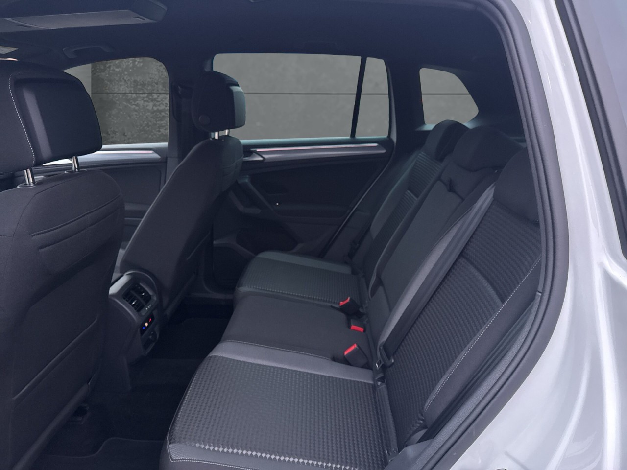 VW - Tiguan 1.5 TSI Active Automatik Navi+AHK+Matrix-LED_2