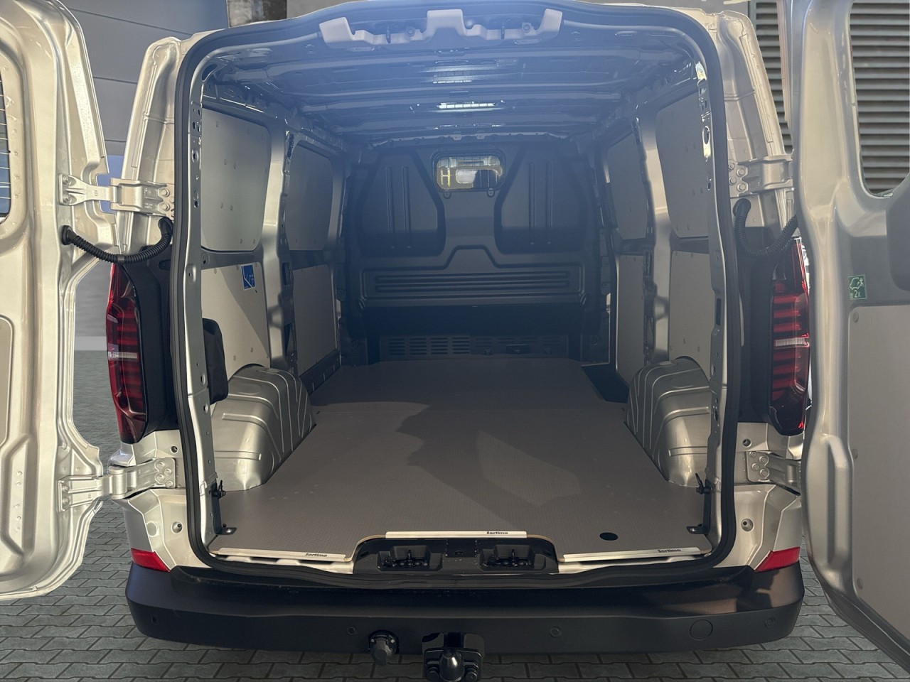 VW - NFZ Transporter Kasten Motor: 2,0 l TDI 110 kW Getriebe: 6-Gang-Schaltgetriebe Radstand: 3100 mm KR_7