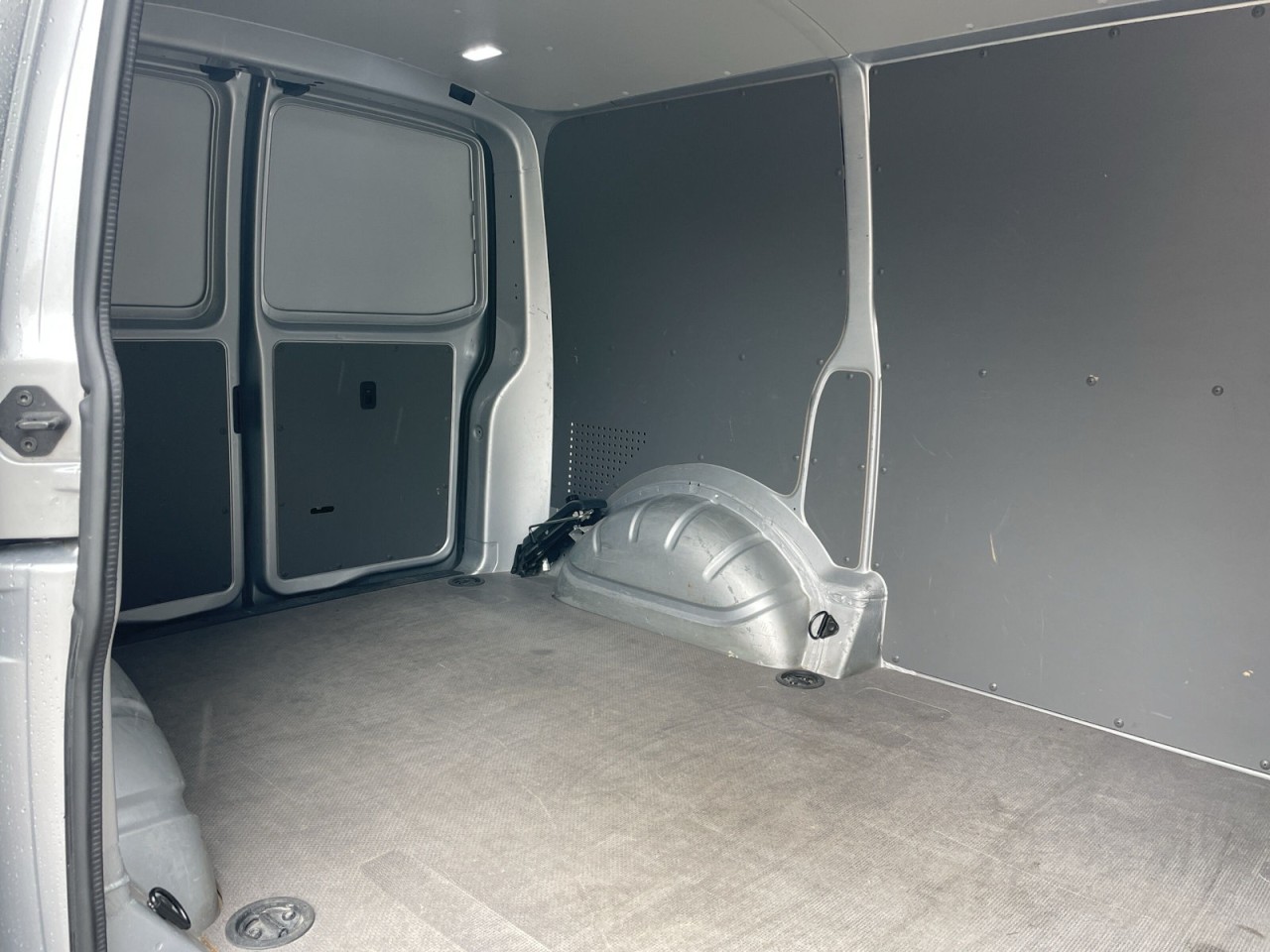 VW - Transporter Kasten 2.0 TDI Kasten++Automatik++Klima++AHK_9