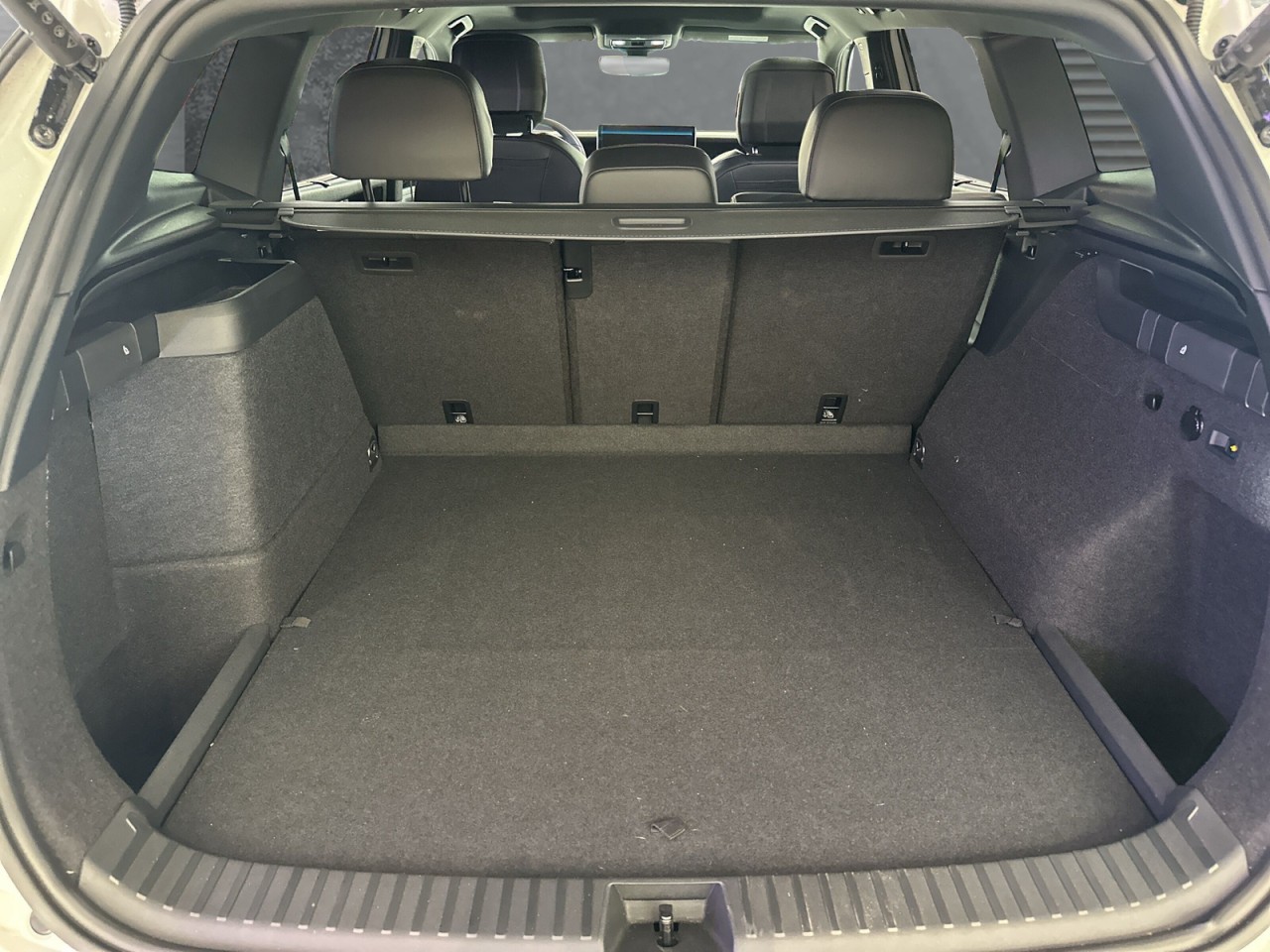 VW - Tayron 1.5 TSI eHybrid Automatik R-Line Navi+Pano+AHK_14